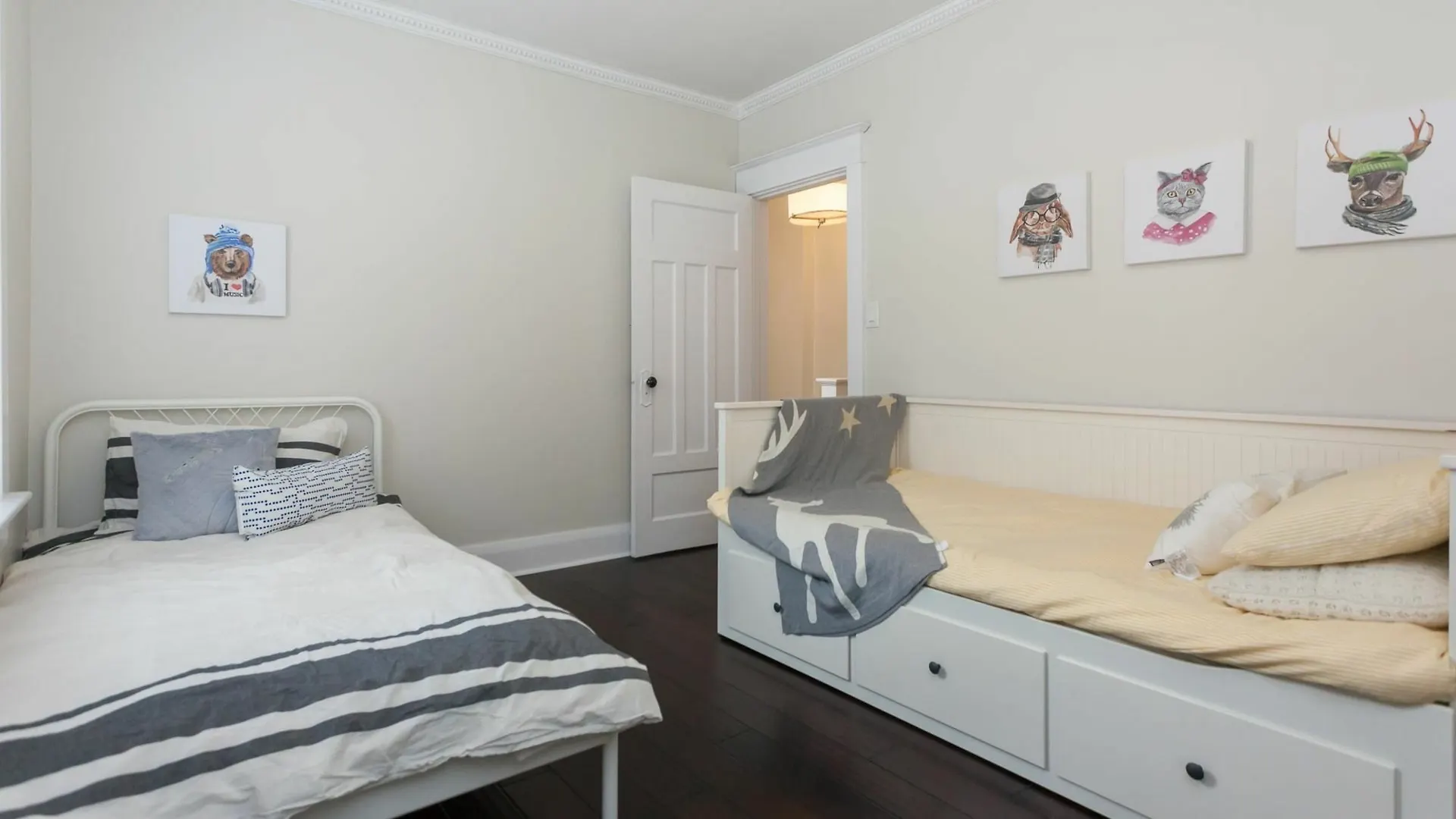 Applewood Suites - 4 Bdrm Danforth House Toronto Canada