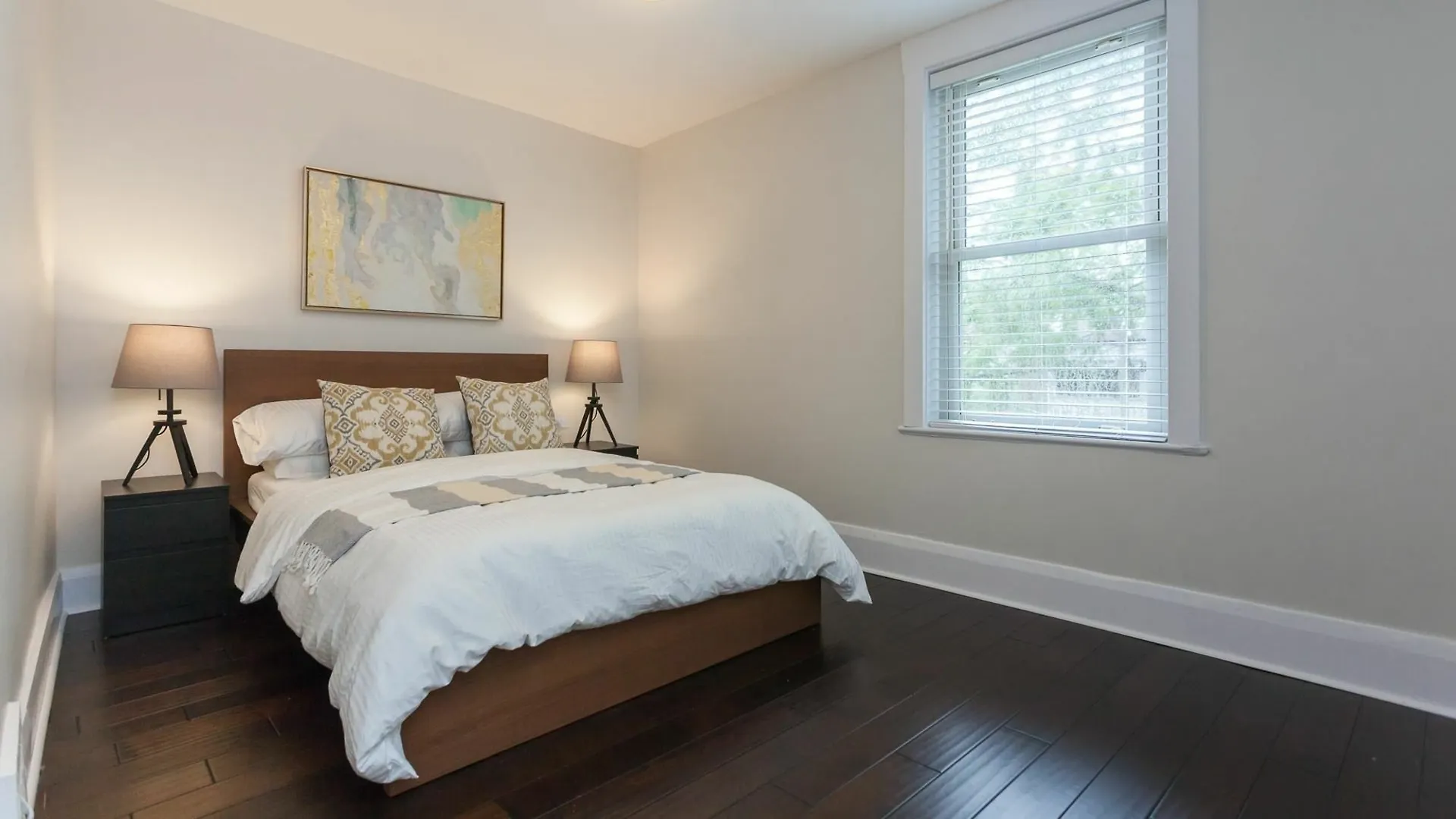 Applewood Suites - 4 Bdrm Danforth House Toronto