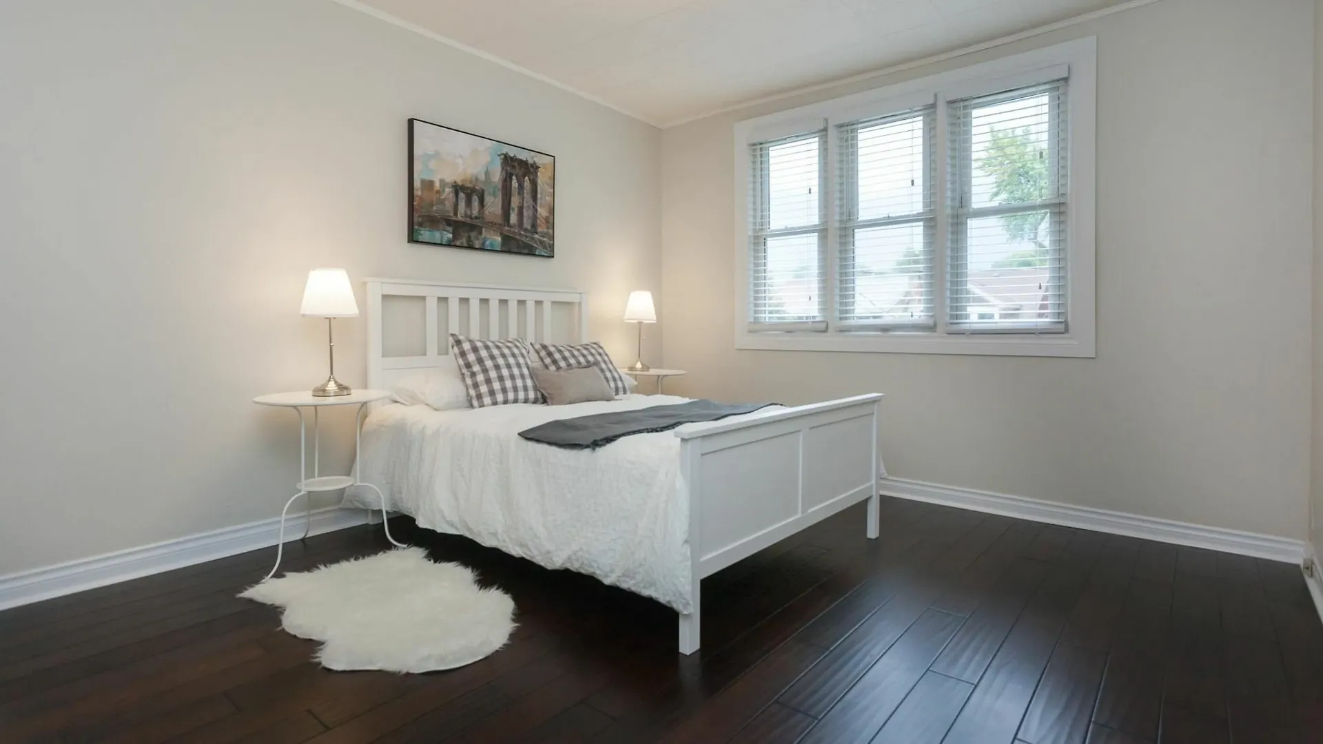 Applewood Suites - 4 Bdrm Danforth House Toronto
