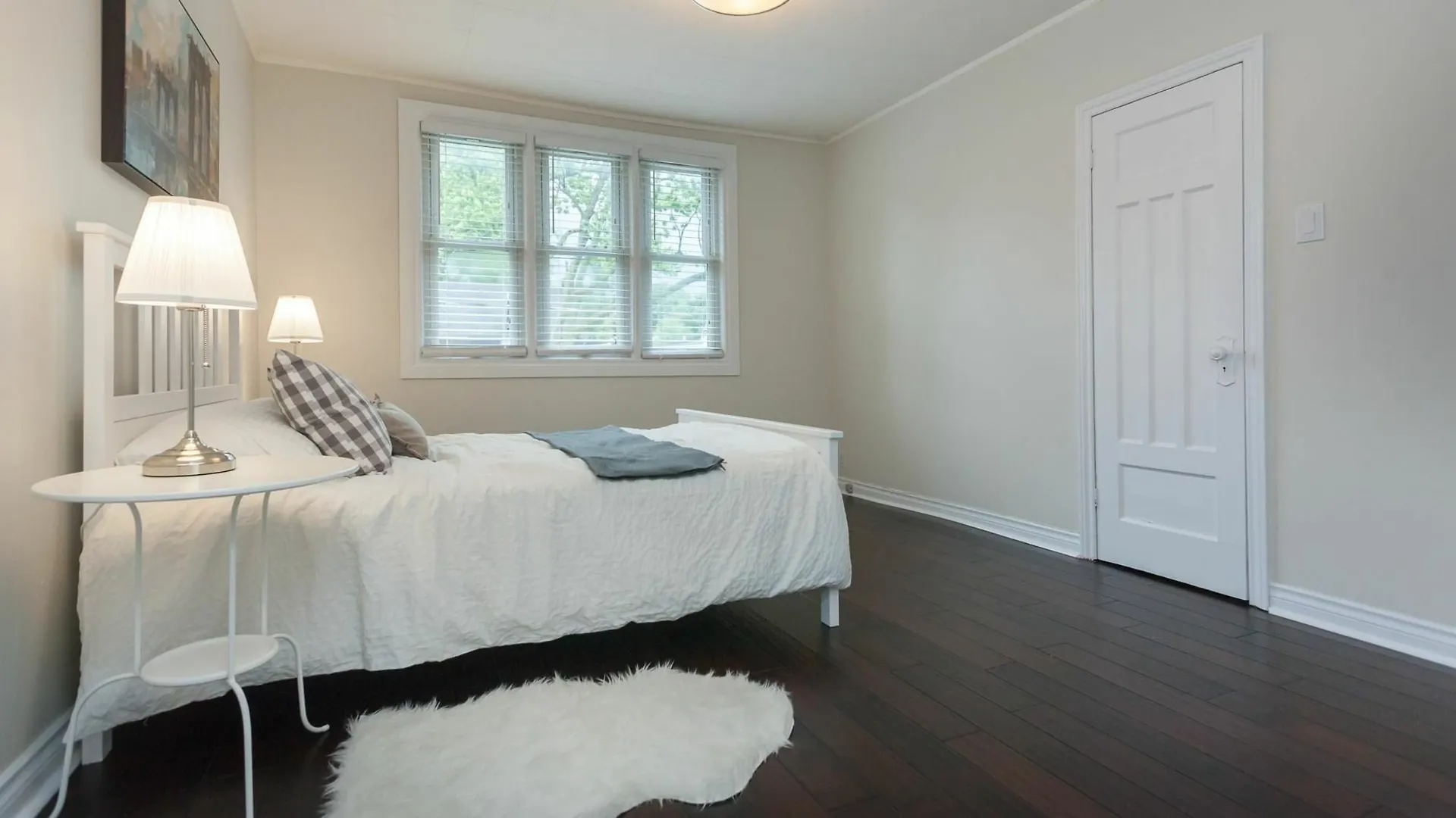 Applewood Suites - 4 Bdrm Danforth House Toronto Hotel